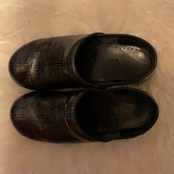 Dansko Women’s Metallic Clogs Size 38 (US 7.5) - Picture 7 of 10